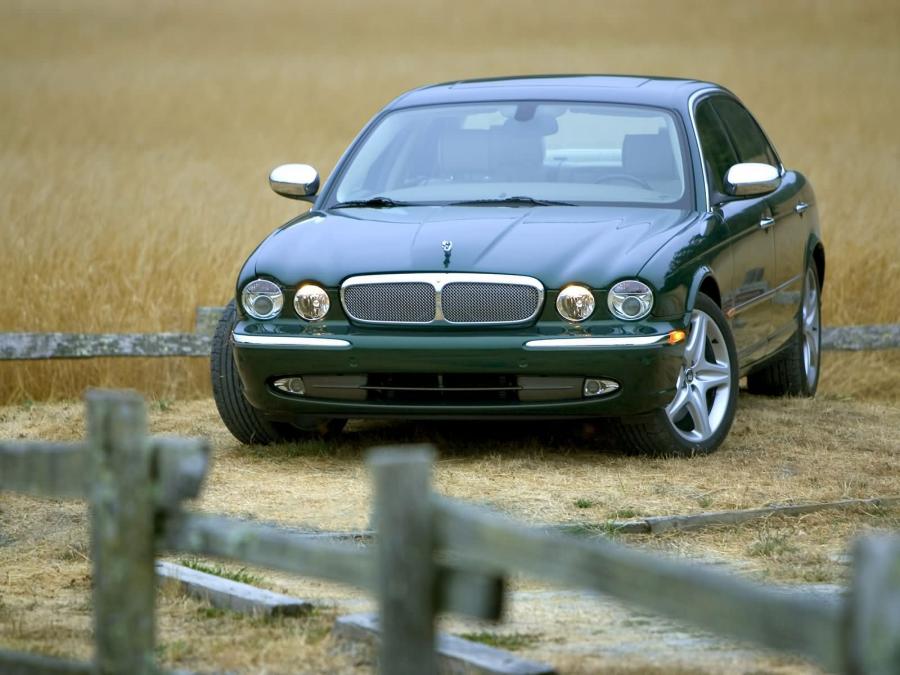  Jaguar XJ Super V8 2003 года  (фото 33 из 46)